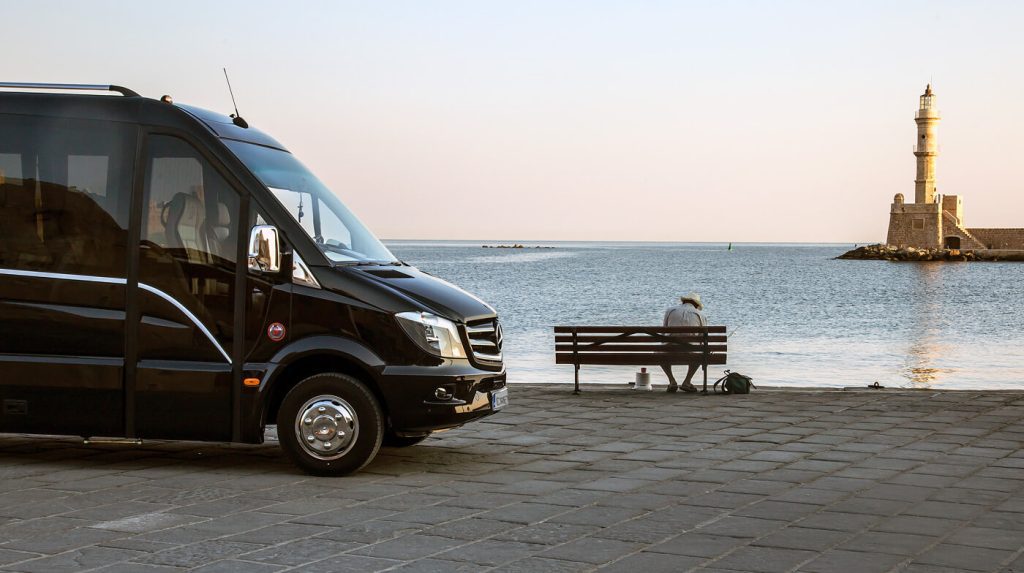 Privater Transfer-Service auf Mallorca mit Minibus an der Küste