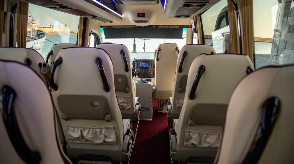 Private Gruppentransfers auf Mallorca mit komfortablem Minibus